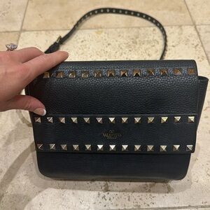 Valentino Garavani Rockstud Small Leather Shoulder Bag Black